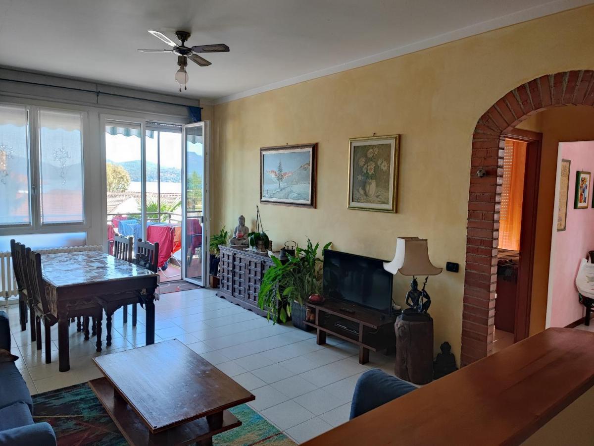 Appartamento Chic Vista Lago - Casa Janis Verbania Buitenkant foto