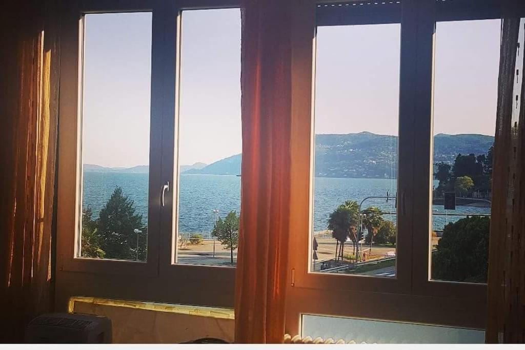 Appartamento Chic Vista Lago - Casa Janis Verbania Buitenkant foto