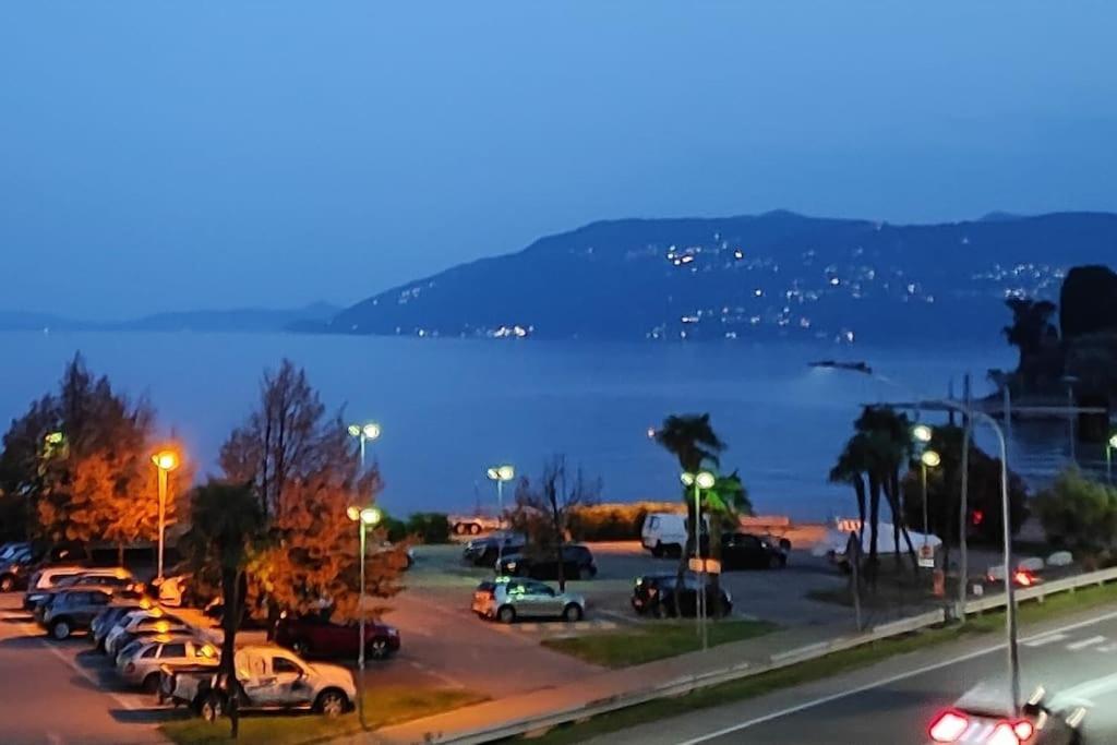 Appartamento Chic Vista Lago - Casa Janis Verbania Buitenkant foto