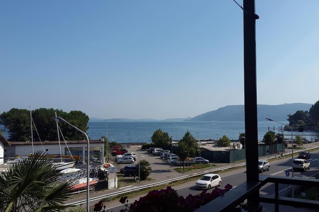 Appartamento Chic Vista Lago - Casa Janis Verbania Buitenkant foto