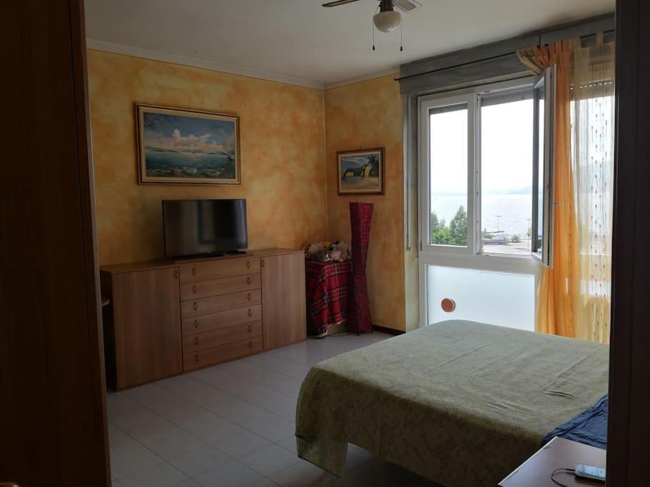 Appartamento Chic Vista Lago - Casa Janis Verbania Buitenkant foto