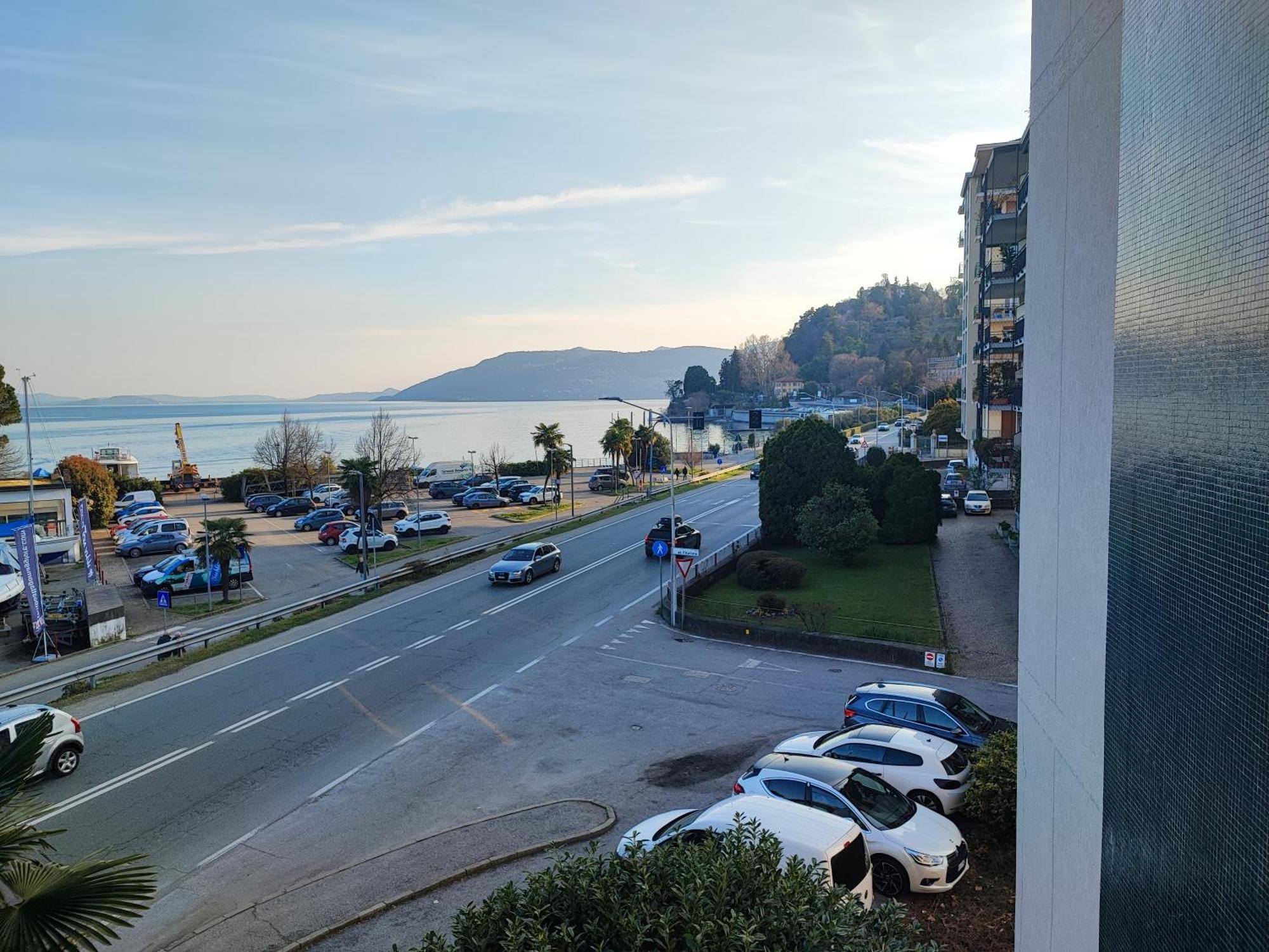 Appartamento Chic Vista Lago - Casa Janis Verbania Buitenkant foto
